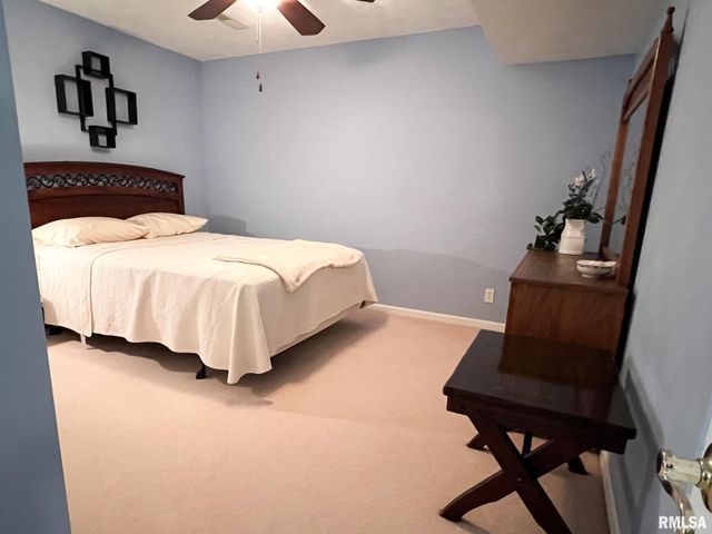 842 N MAIN Street, Washington, IL 61571