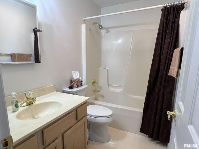 842 N MAIN Street, Washington, IL 61571