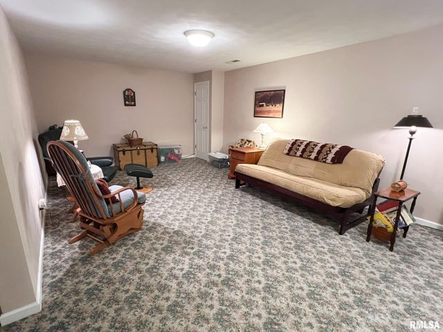 842 N MAIN Street, Washington, IL 61571