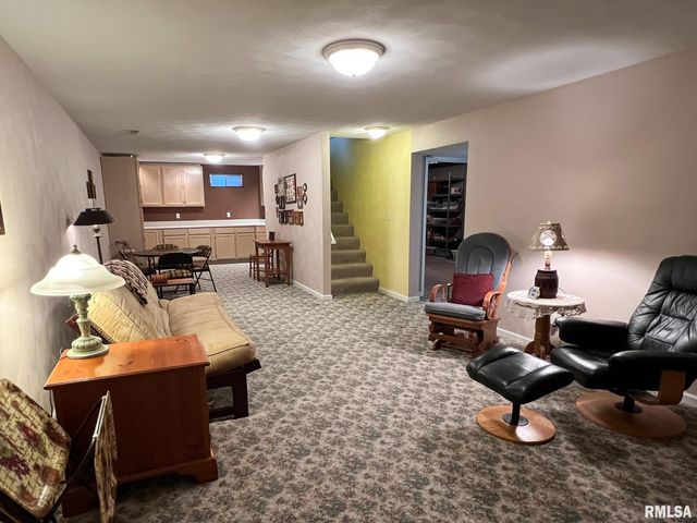 842 N MAIN Street, Washington, IL 61571