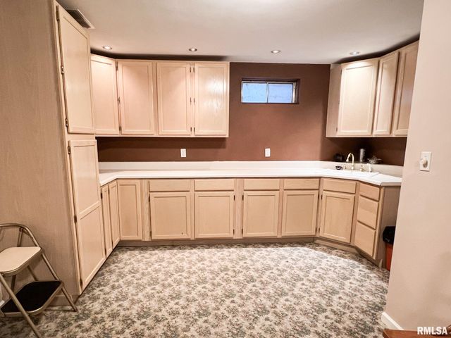 842 N MAIN Street, Washington, IL 61571