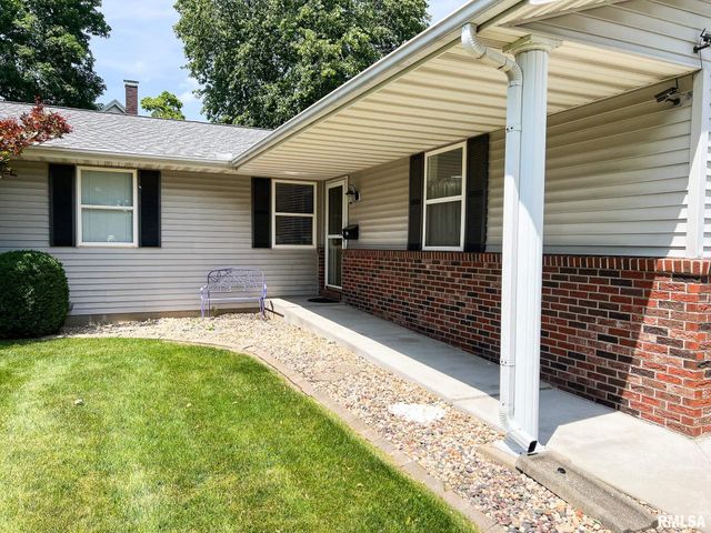 842 N MAIN Street, Washington, IL 61571