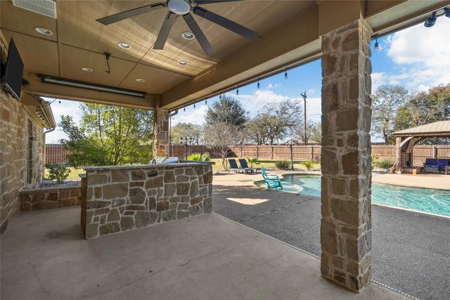 404 Casa del Rancho Road, Lorena, TX 76655