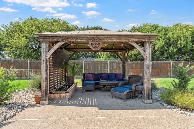 404 Casa del Rancho Road, Lorena, TX 76655