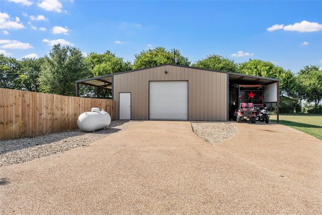 404 Casa del Rancho Road, Lorena, TX 76655