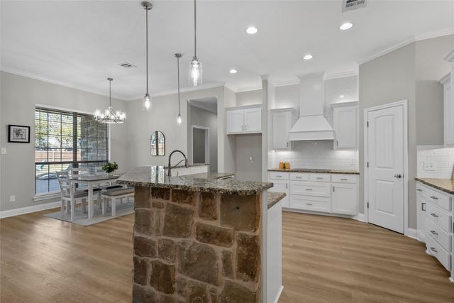 404 Casa del Rancho Road, Lorena, TX 76655