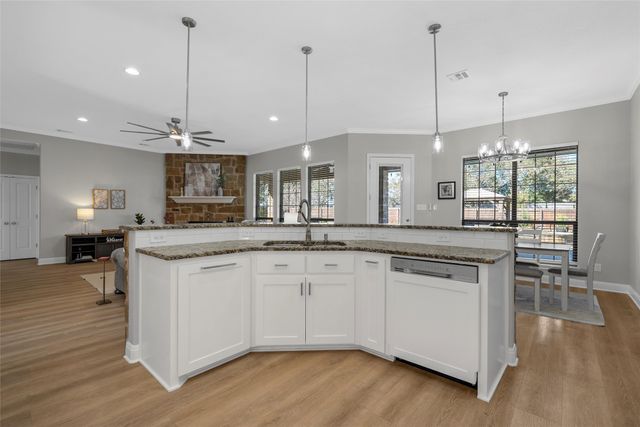 404 Casa del Rancho Road, Lorena, TX 76655