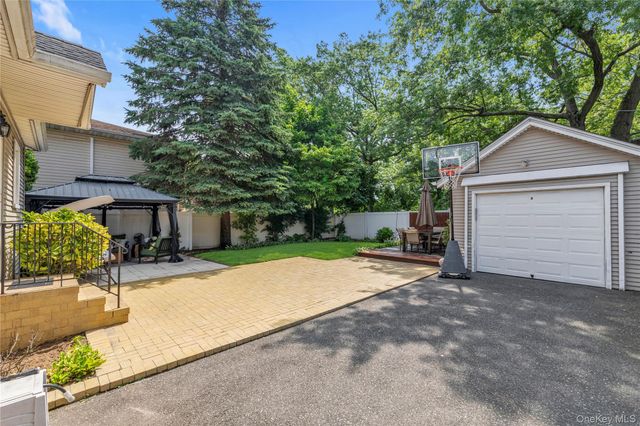 144 Buckingham Place, Lynbrook, NY 11563