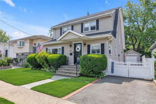 144 Buckingham Place, Lynbrook, NY 11563