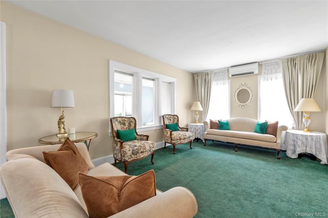144 Buckingham Place, Lynbrook, NY 11563