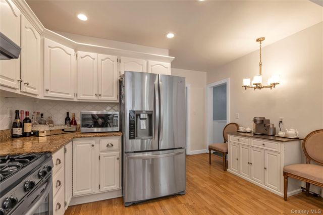 144 Buckingham Place, Lynbrook, NY 11563