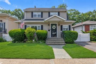 144 Buckingham Place, Lynbrook, NY 11563