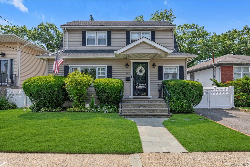 144 Buckingham Place, Lynbrook, NY 11563