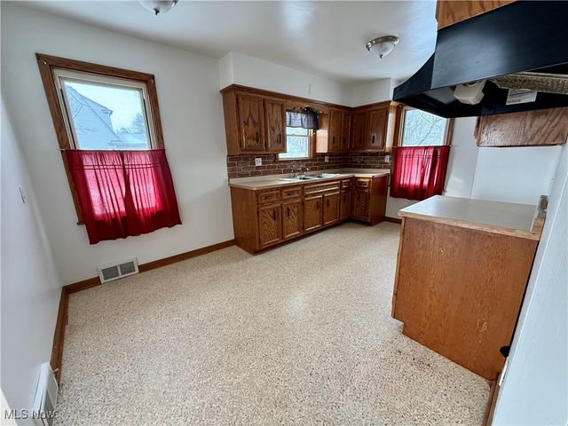 102 Rhoda Avenue, Youngstown, OH 44509