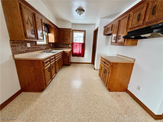 102 Rhoda Avenue, Youngstown, OH 44509