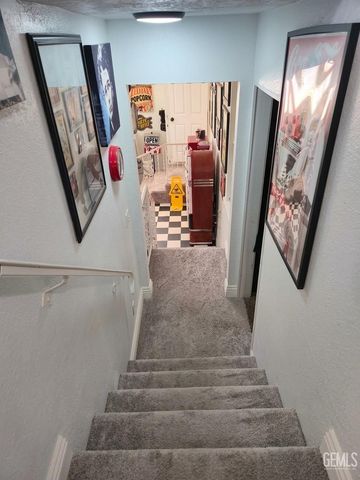 2500 Pine Street, Bakersfield, CA 93301