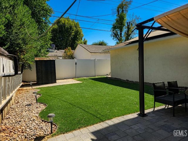 2500 Pine Street, Bakersfield, CA 93301