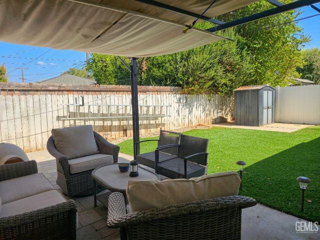2500 Pine Street, Bakersfield, CA 93301