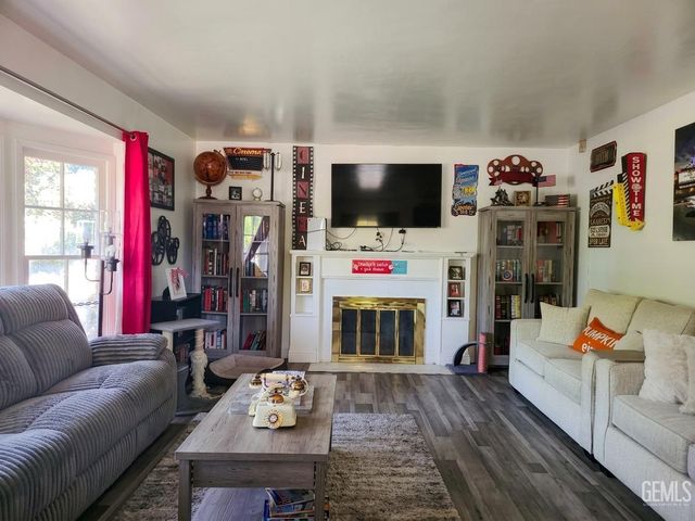 2500 Pine Street, Bakersfield, CA 93301