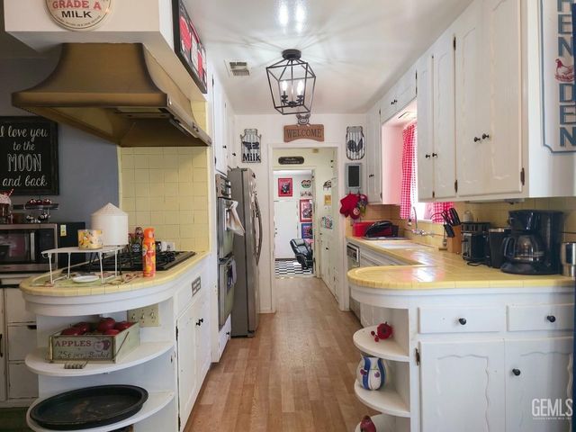 2500 Pine Street, Bakersfield, CA 93301