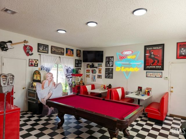 2500 Pine Street, Bakersfield, CA 93301