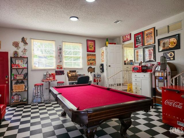2500 Pine Street, Bakersfield, CA 93301