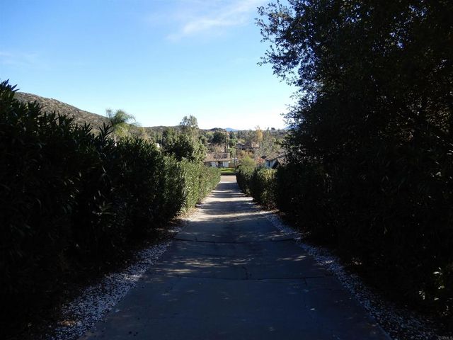 24368 Del Amo Road, Ramona, CA 92065