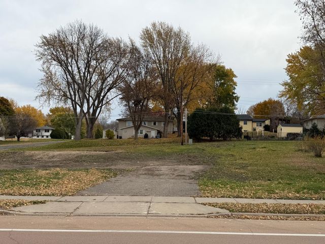 8101 Victoria Drive, Victoria, MN 55386