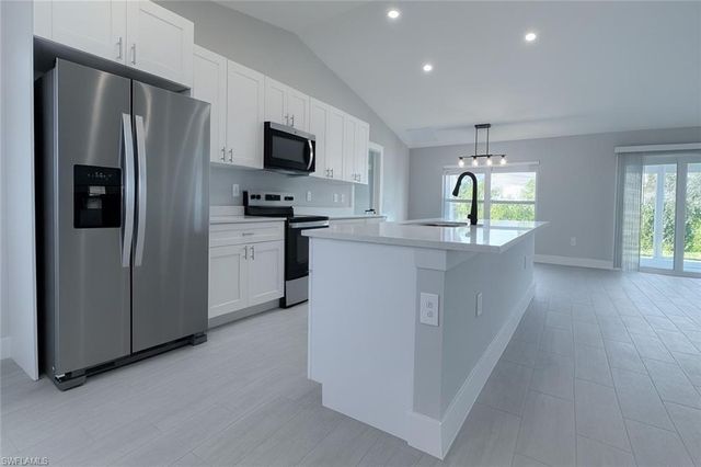 402 NE 31st TER, Cape Coral, FL 33909
