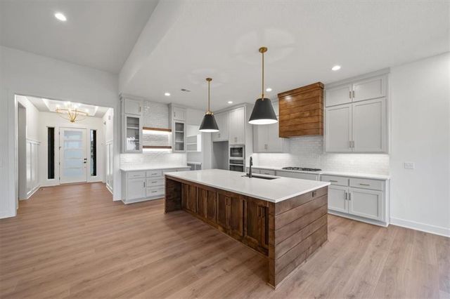 24875 W 145th Place, Olathe, KS 66061