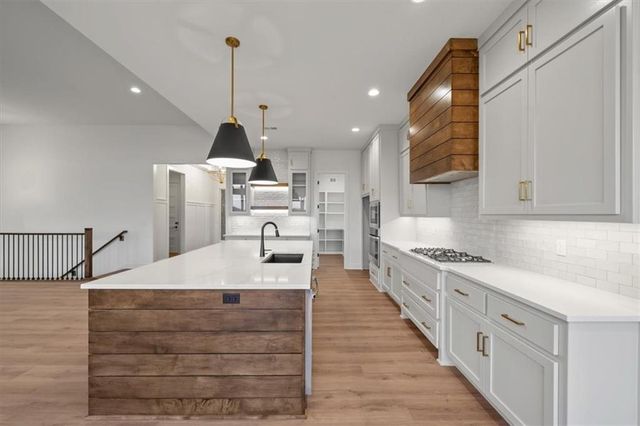 24875 W 145th Place, Olathe, KS 66061