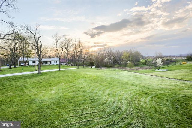514 LONGS GAP RD, Carlisle, PA 17013