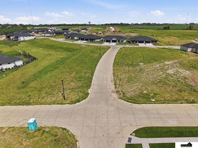 8632 Butterfly Drive, Lincoln, NE 68526