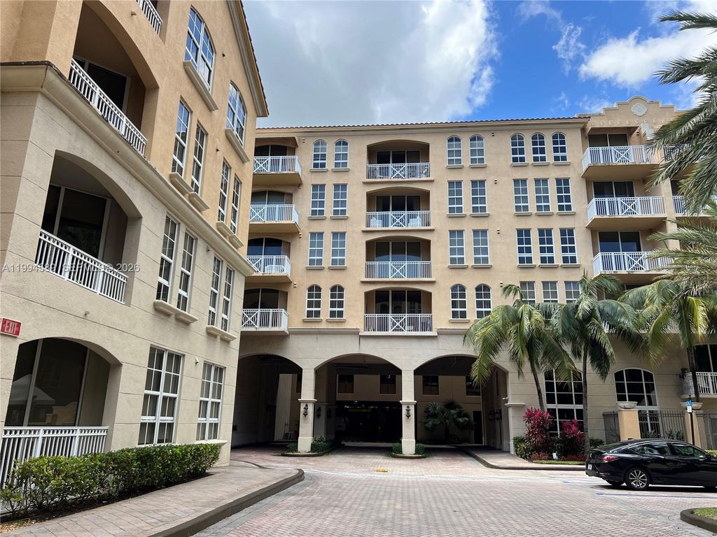 3001 NE 185th St 122, Aventura, FL 33180