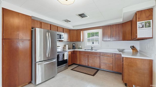 234 EMS B38 Lane, Leesburg, IN 46538