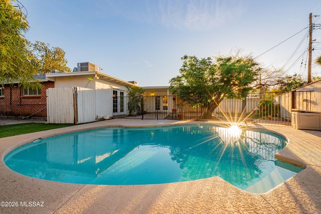 2827 E La Cienega Place, Tucson, AZ 85716