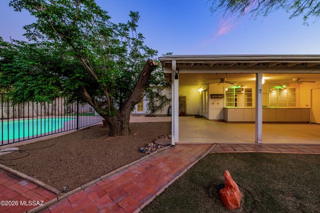 2827 E La Cienega Place, Tucson, AZ 85716