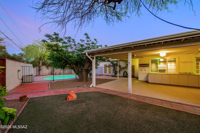 2827 E La Cienega Place, Tucson, AZ 85716