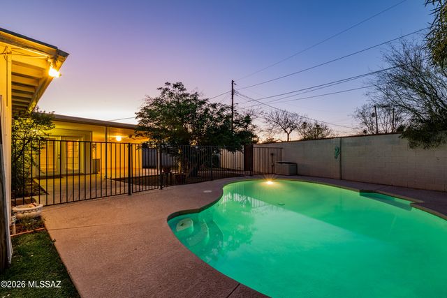 2827 E La Cienega Place, Tucson, AZ 85716