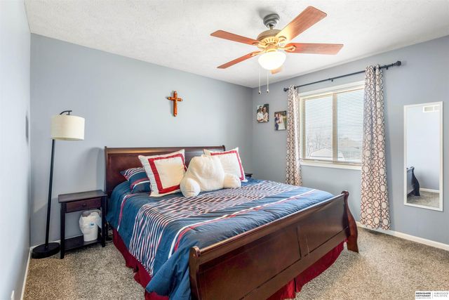 5270 W Thatcher Lane, Lincoln, NE 68528