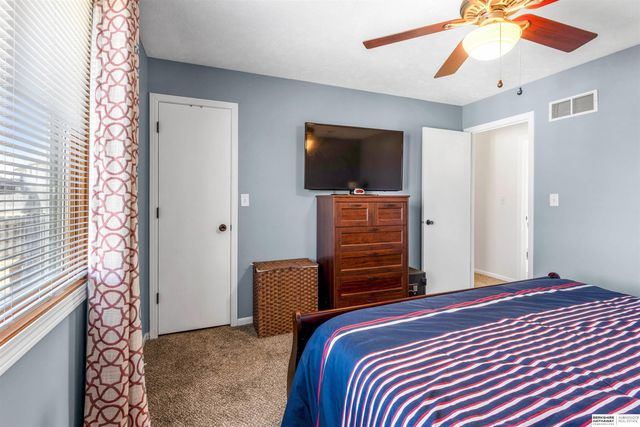 5270 W Thatcher Lane, Lincoln, NE 68528