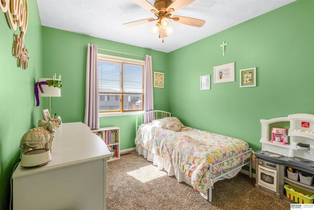 5270 W Thatcher Lane, Lincoln, NE 68528