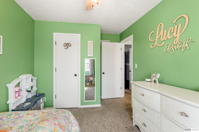 5270 W Thatcher Lane, Lincoln, NE 68528