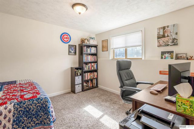 5270 W Thatcher Lane, Lincoln, NE 68528