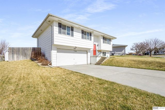 5270 W Thatcher Lane, Lincoln, NE 68528