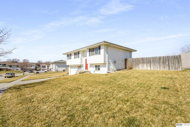5270 W Thatcher Lane, Lincoln, NE 68528