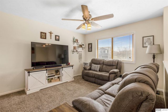 5270 W Thatcher Lane, Lincoln, NE 68528