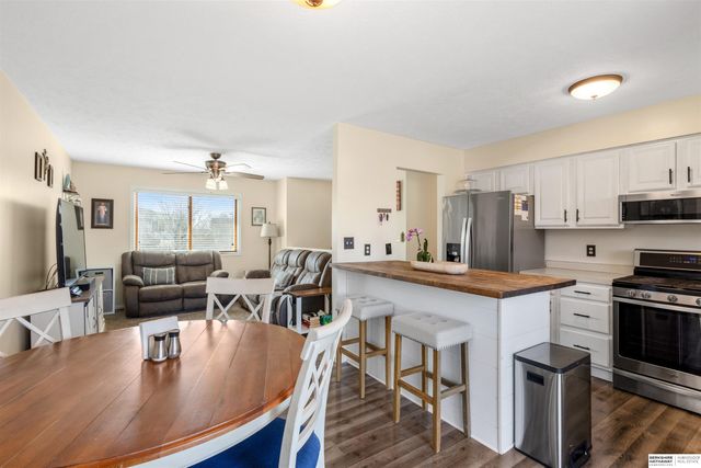 5270 W Thatcher Lane, Lincoln, NE 68528