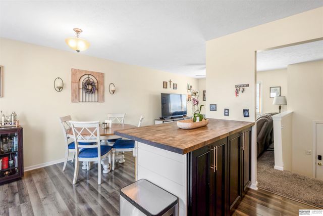 5270 W Thatcher Lane, Lincoln, NE 68528