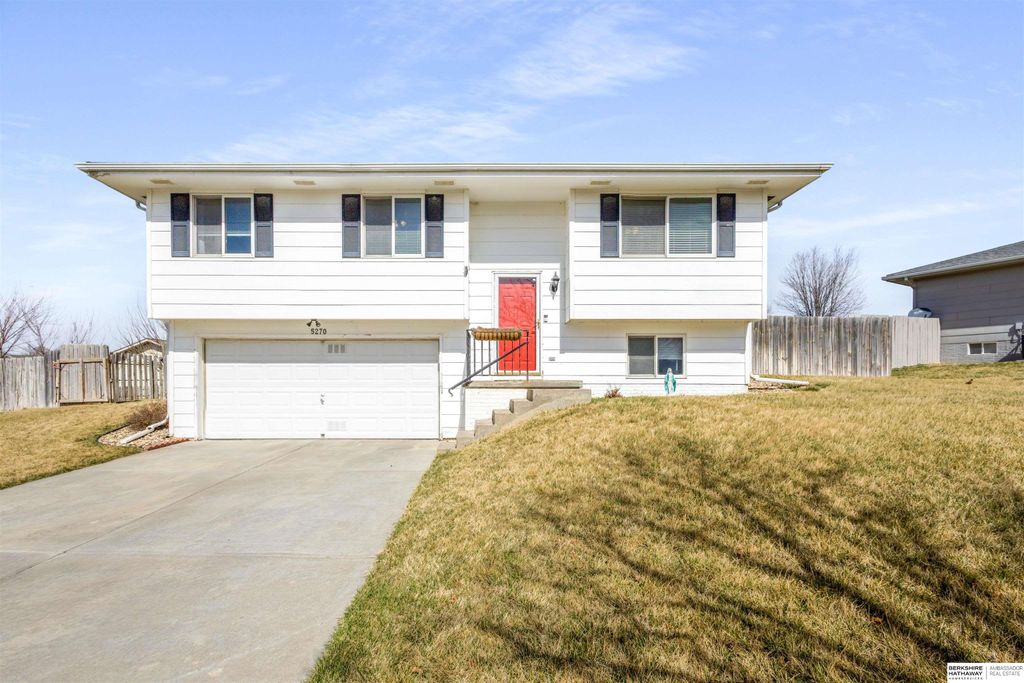 5270 W Thatcher Lane, Lincoln, NE 68528